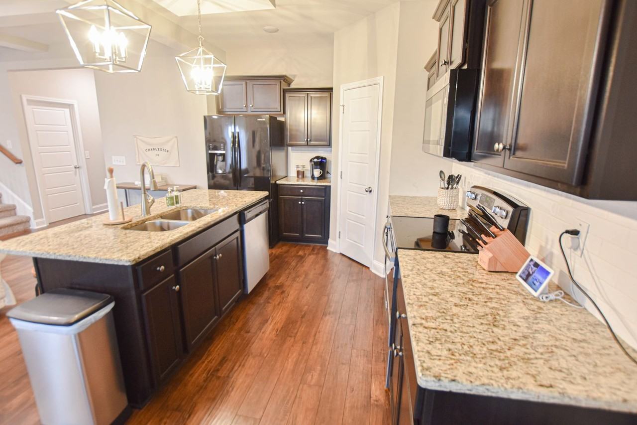 1146 Eagles Nest Ln - Photo 6 of 17