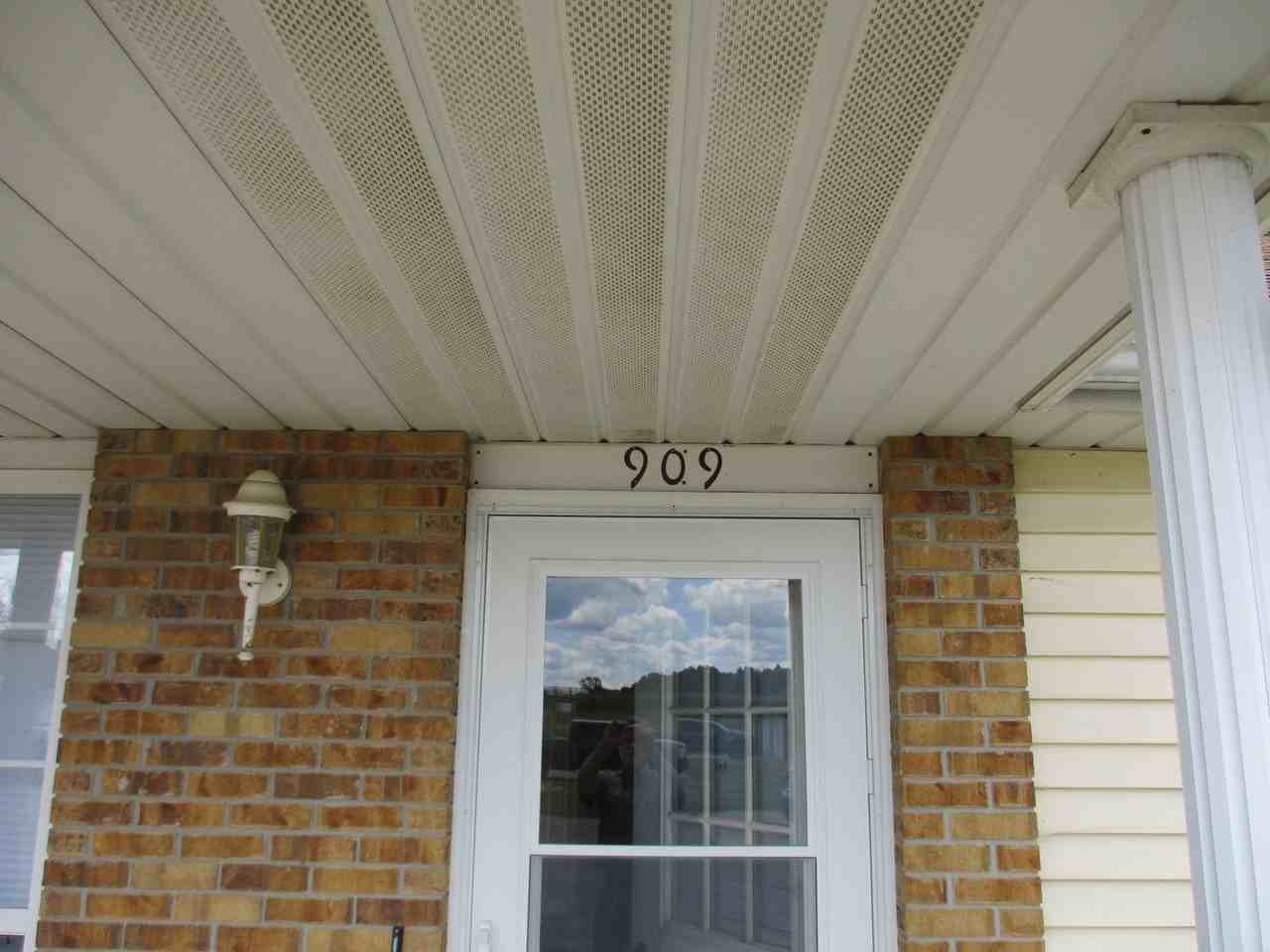 909 W Main St - Photo 2 of 14