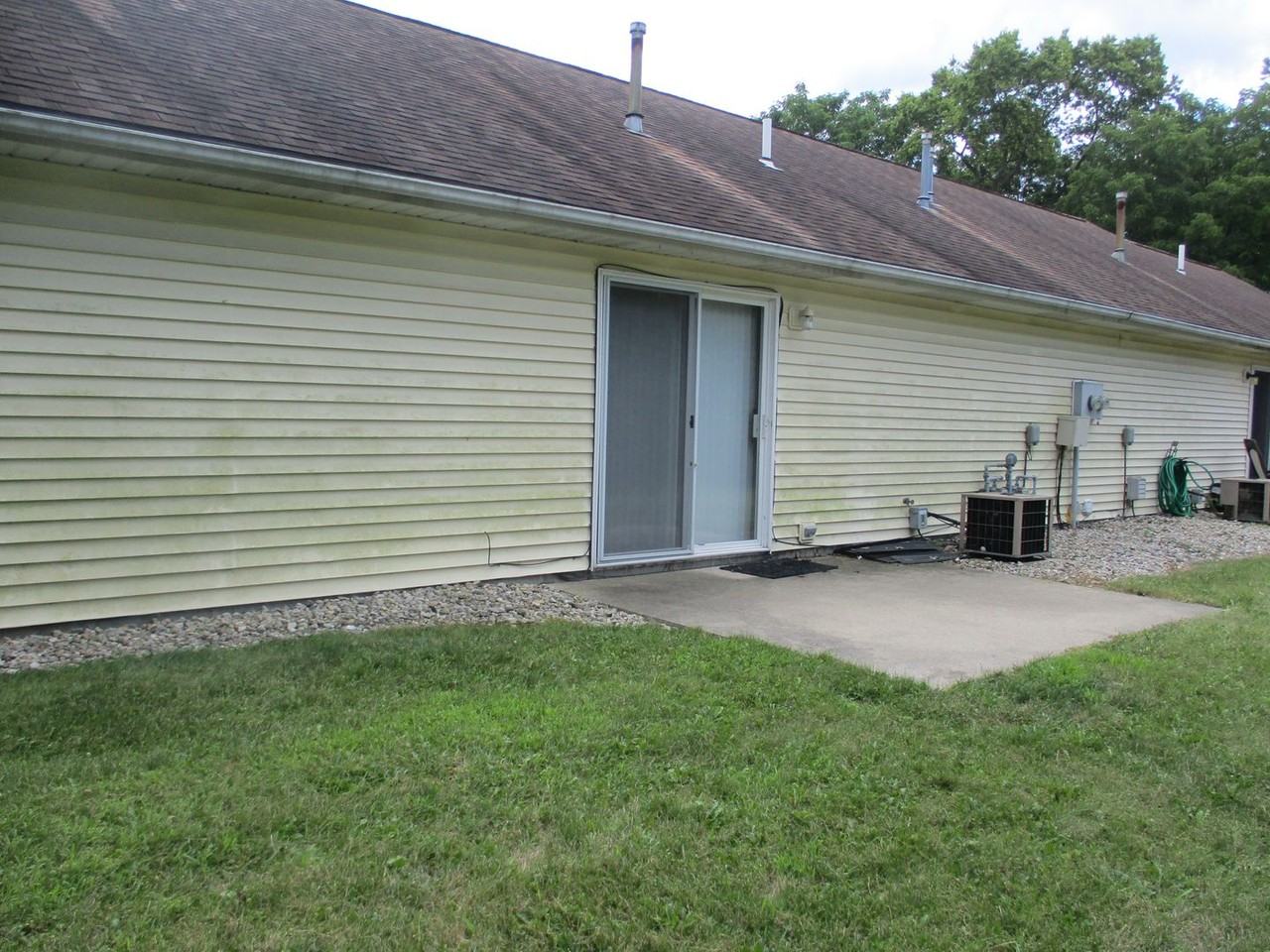 909 W Main St - Photo 3 of 14