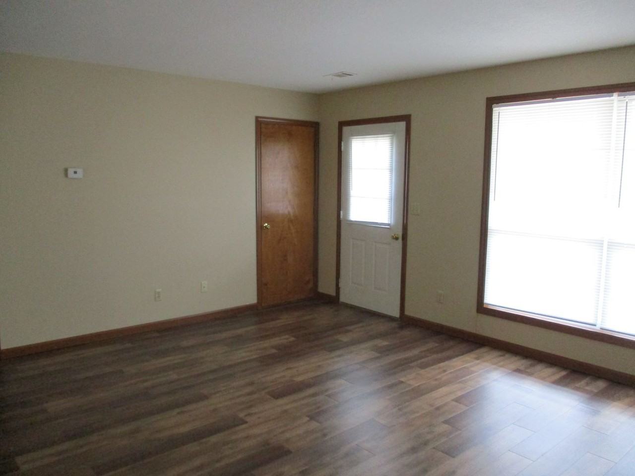 909 W Main St - Photo 5 of 14