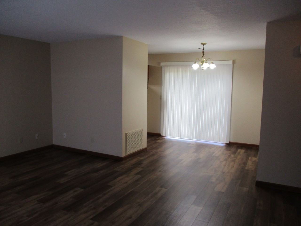 909 W Main St - Photo 6 of 14