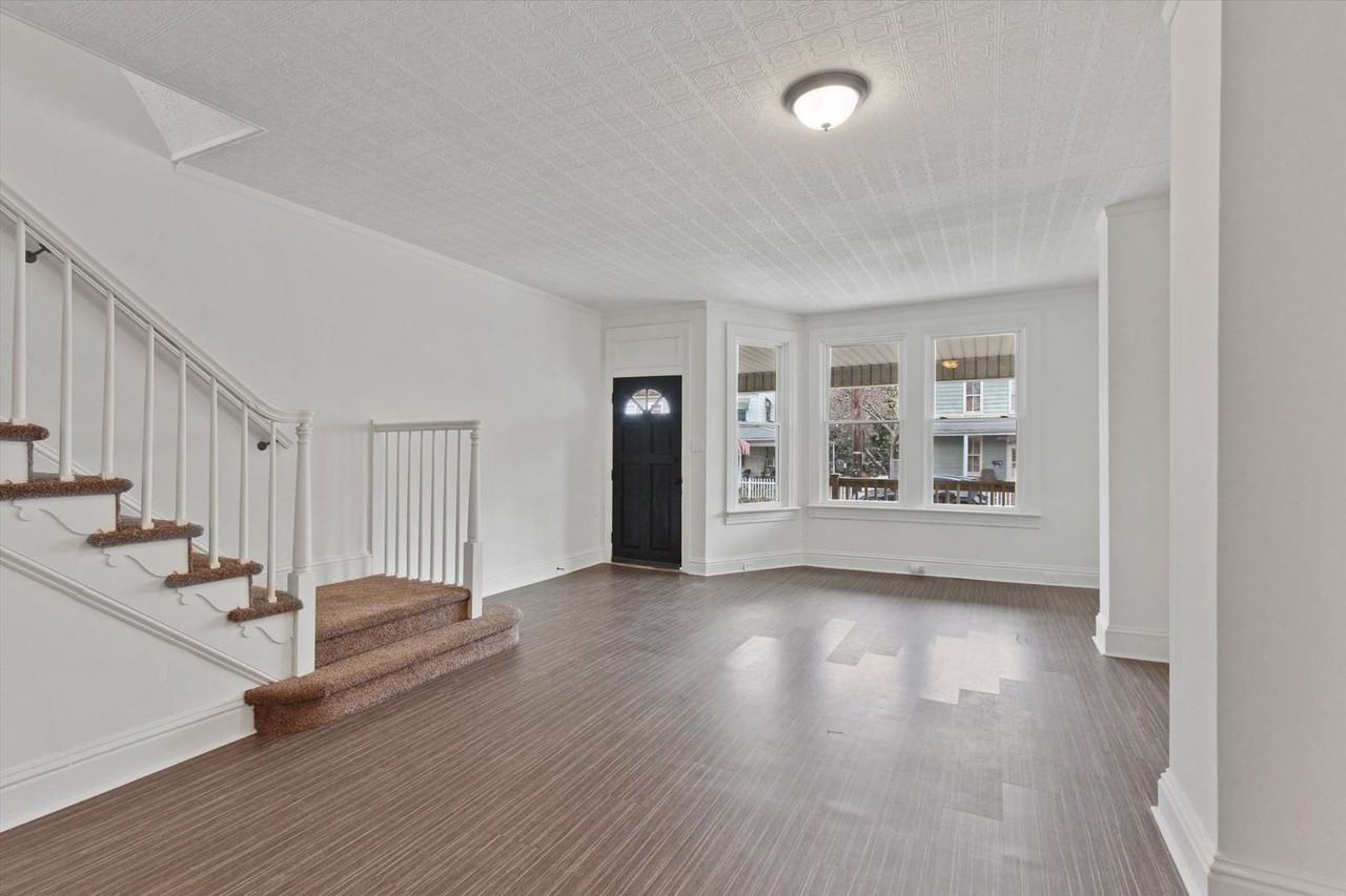 1020 N George St - Photo 5 of 25