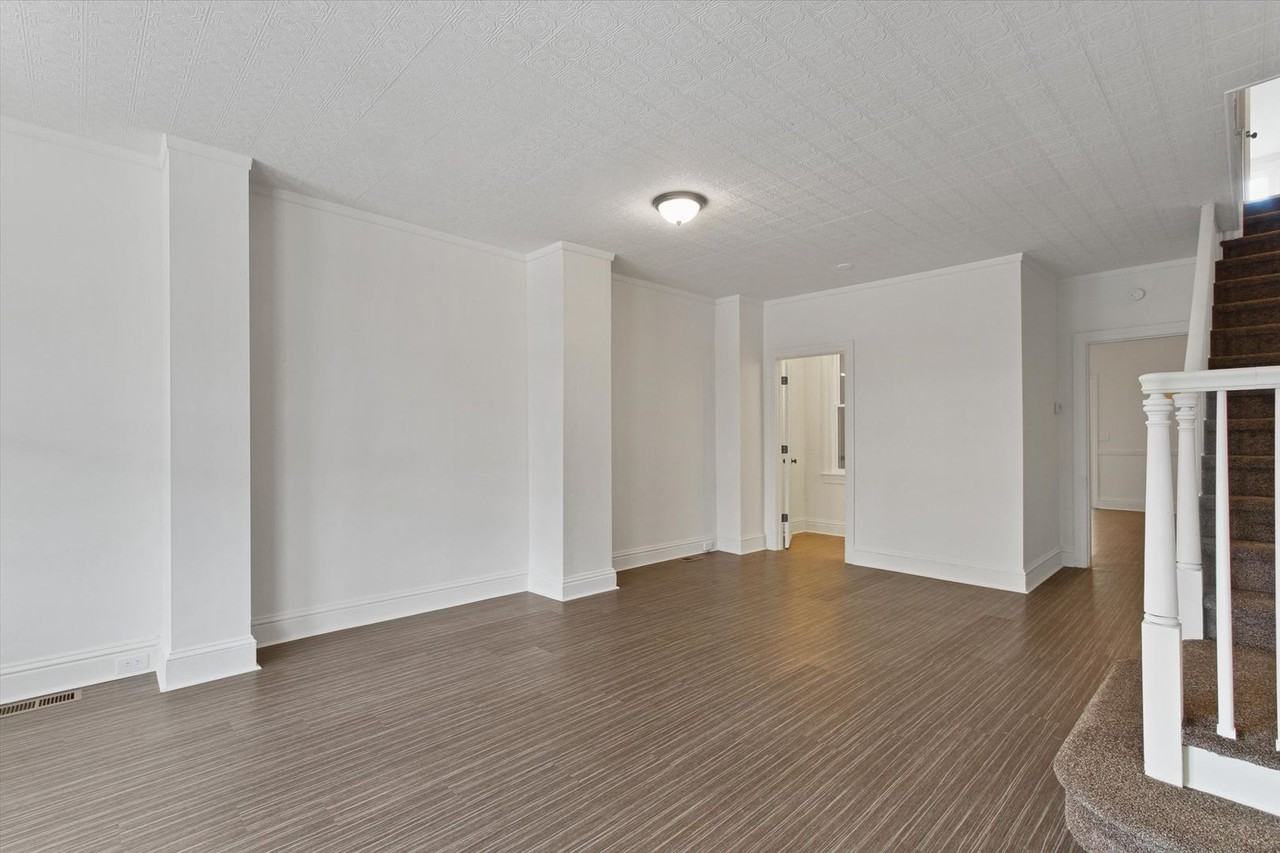 1020 N George St - Photo 6 of 25