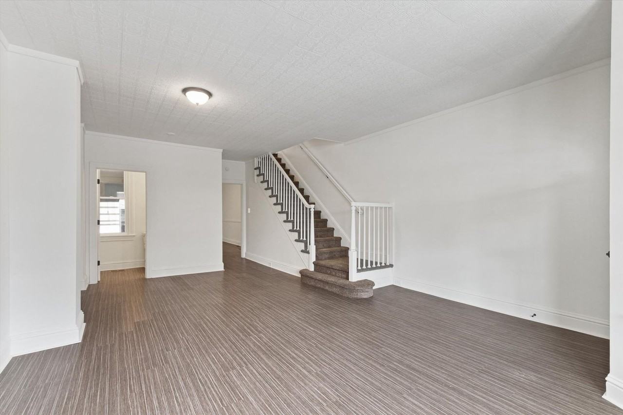 1020 N George St - Photo 7 of 25