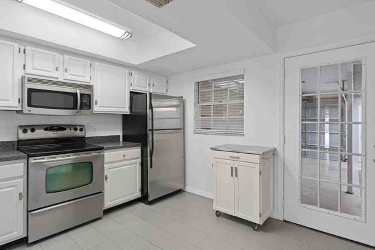 2607 E Church St - Photo 2 of 6