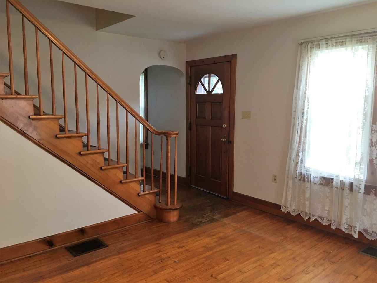 103 Barton St - Photo 3 of 19