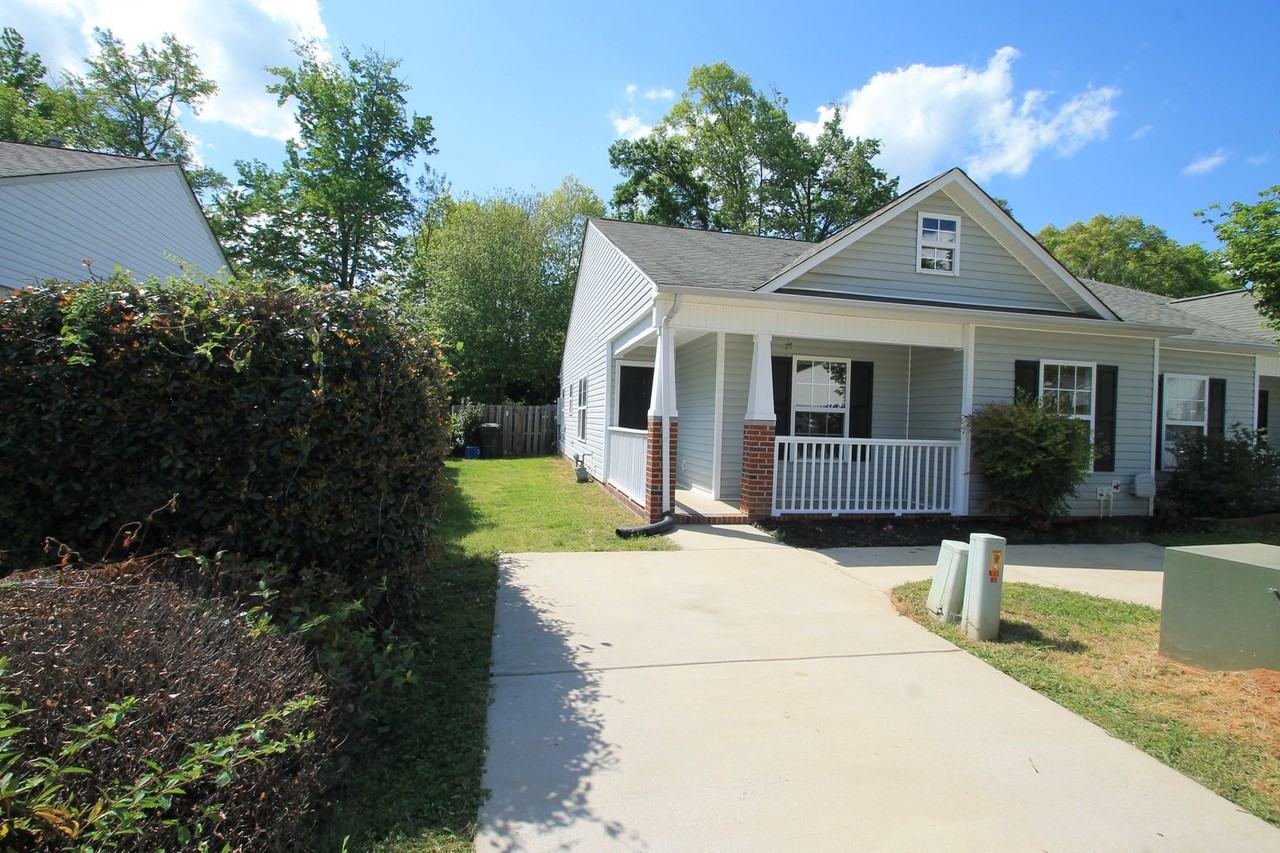 1331 Pampas Cir - Photo 2 of 18