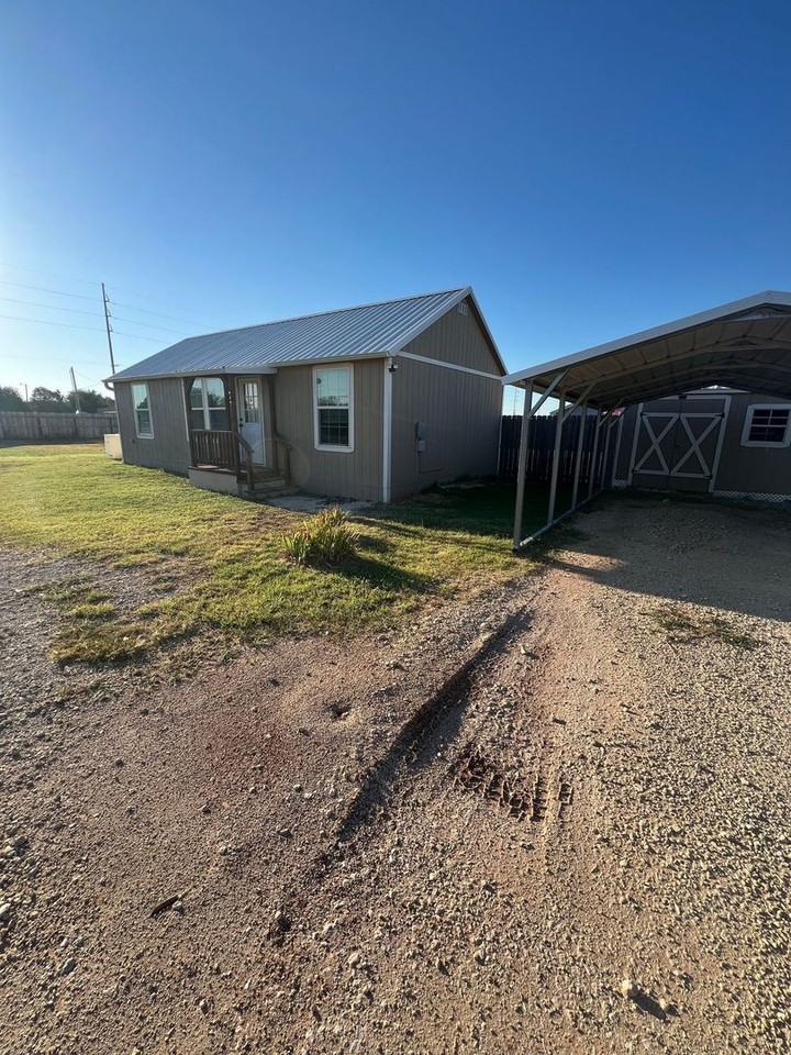 617 Avenue H - Photo 2 of 17