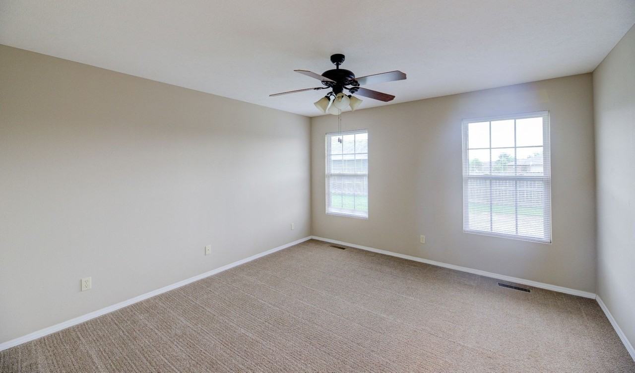 453 N Chandler Ave - Photo 7 of 20