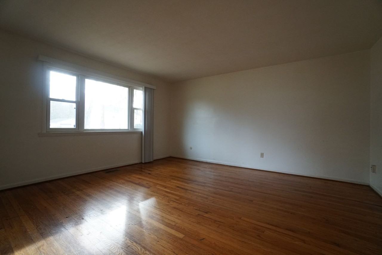 Pleasant Valley Apartments - Photo 7 of 26