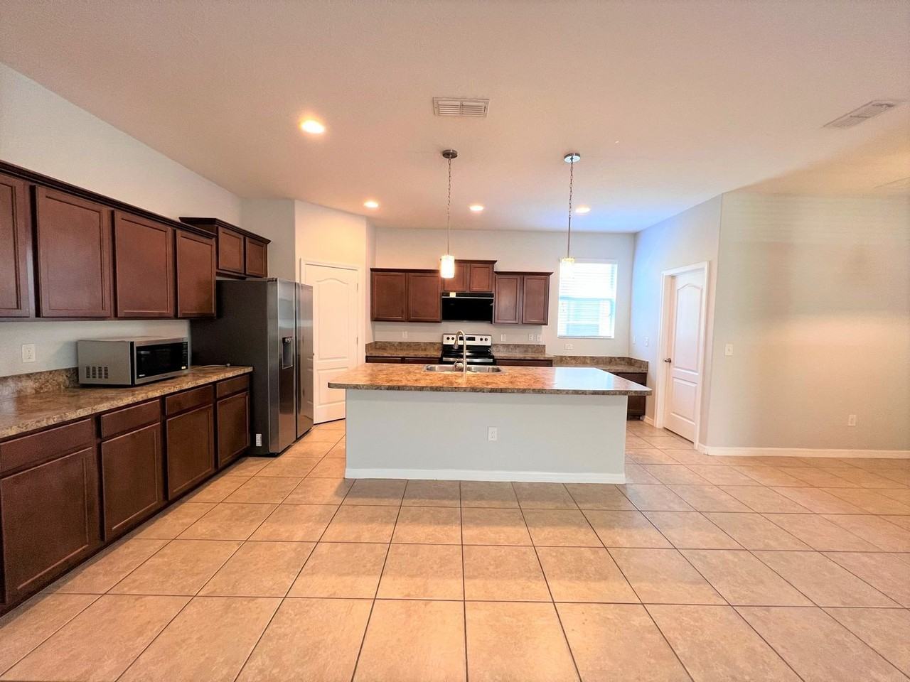15707 Signature Dr - Photo 2 of 31