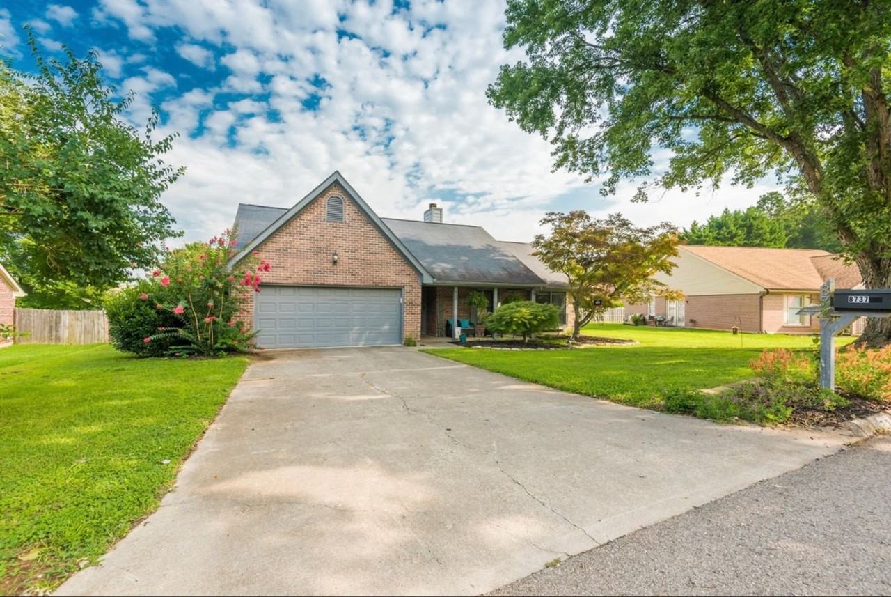 8737 Shoreham Blvd - Photo 2 of 26