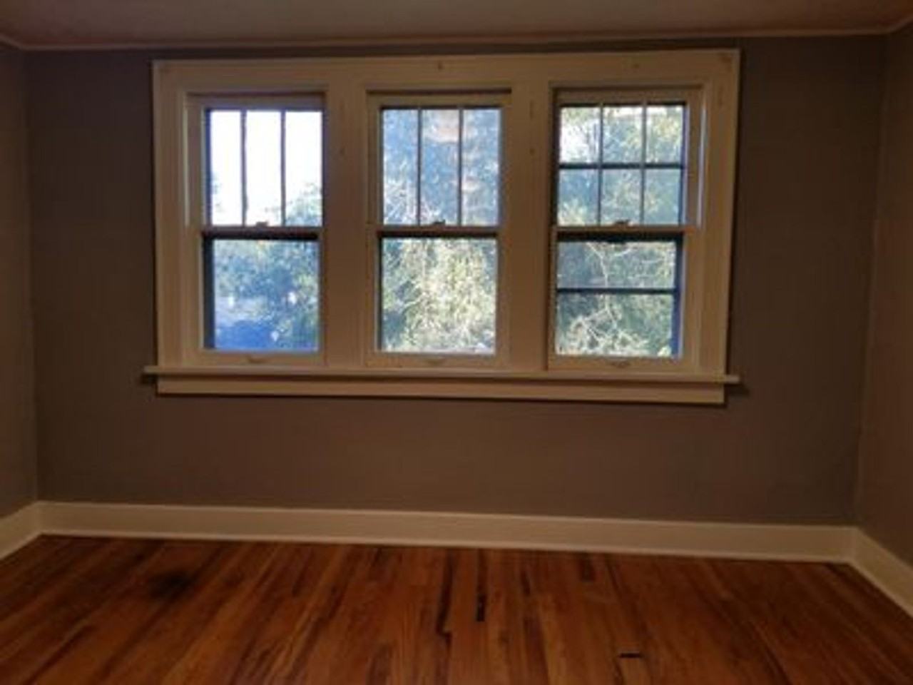 2028 N 50th Ave - Photo 2 of 11