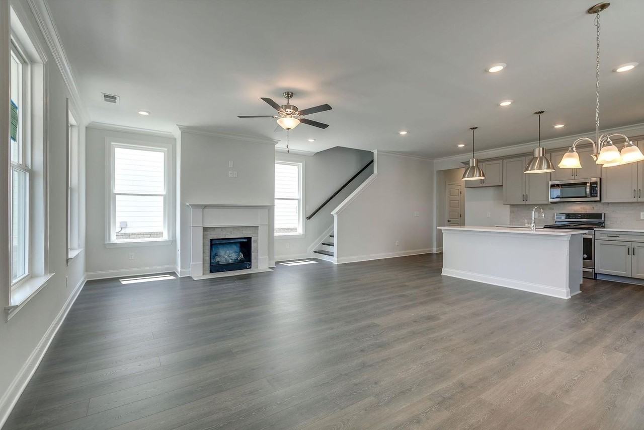 3267 Vinemont Dr - Photo 2 of 39