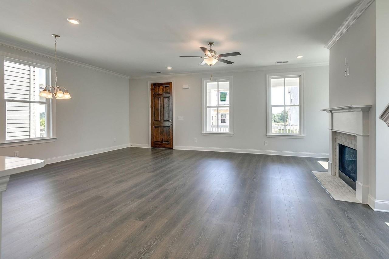 3267 Vinemont Dr - Photo 3 of 39