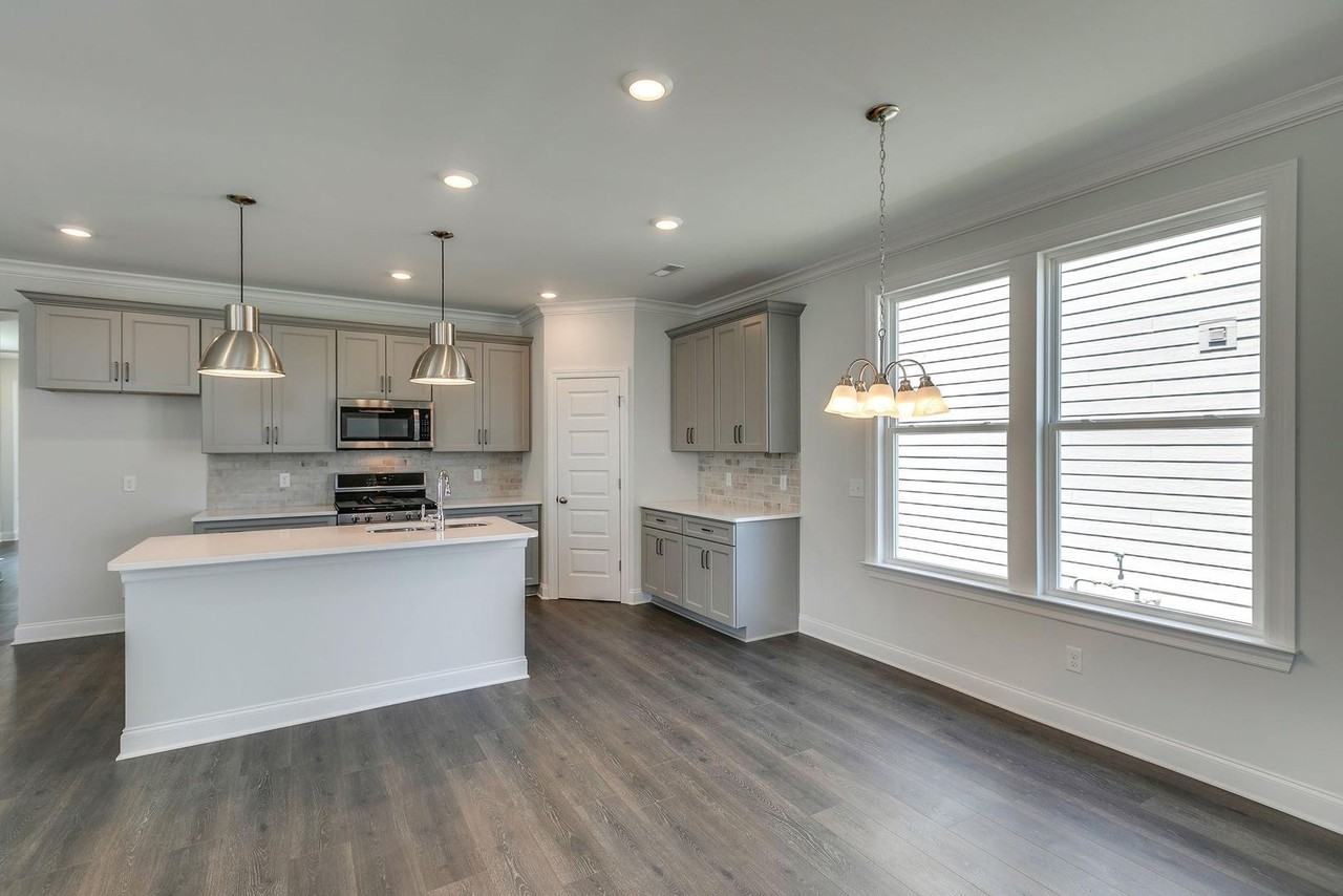 3267 Vinemont Dr - Photo 5 of 39