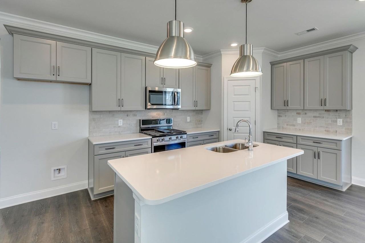 3267 Vinemont Dr - Photo 6 of 39