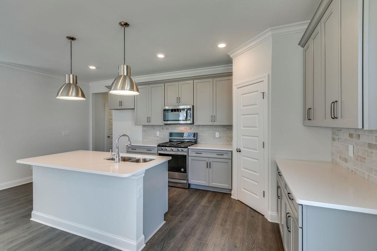 3267 Vinemont Dr - Photo 7 of 39