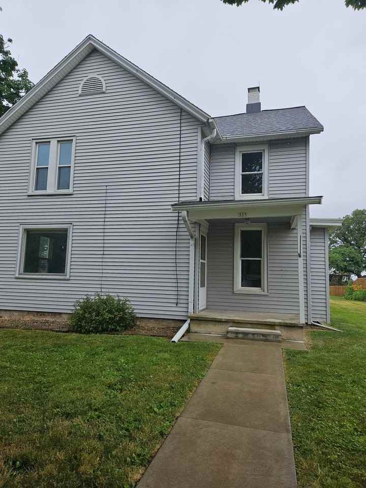 305 S Perry St - Photo 2 of 14