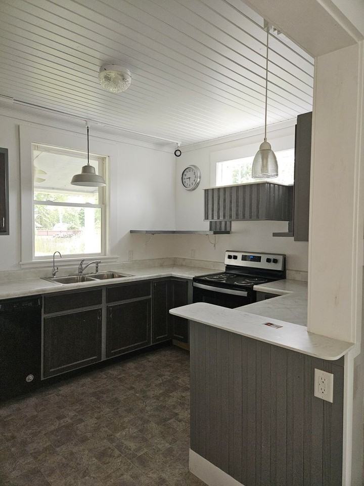 305 S Perry St - Photo 3 of 14