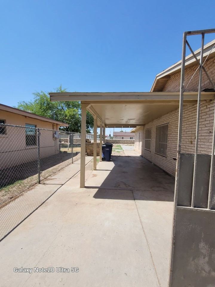 8108 La Paloma Cir - Photo 3 of 24