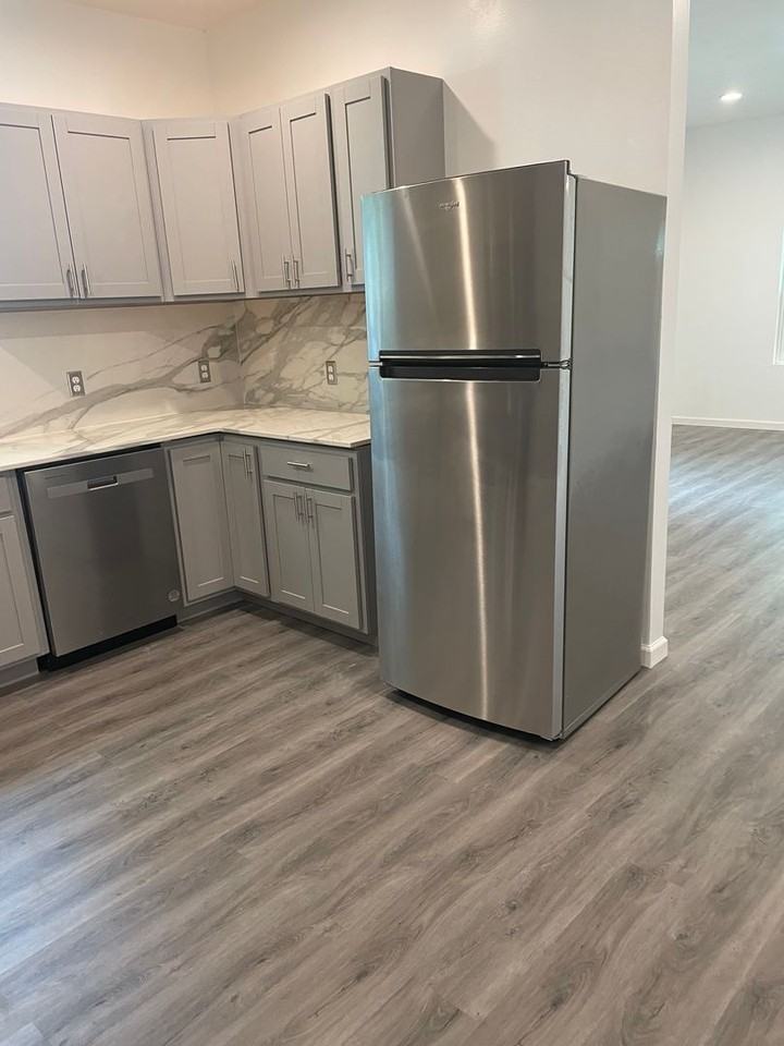 1126 S Quaker Ave - Photo 2 of 15