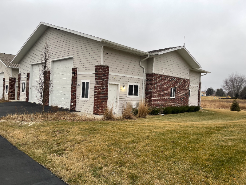 363 E Oak St #363 - Photo 3 of 9