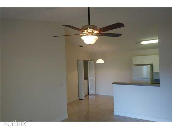 Club Caribe 1br $1050 - Photo 2 of 6