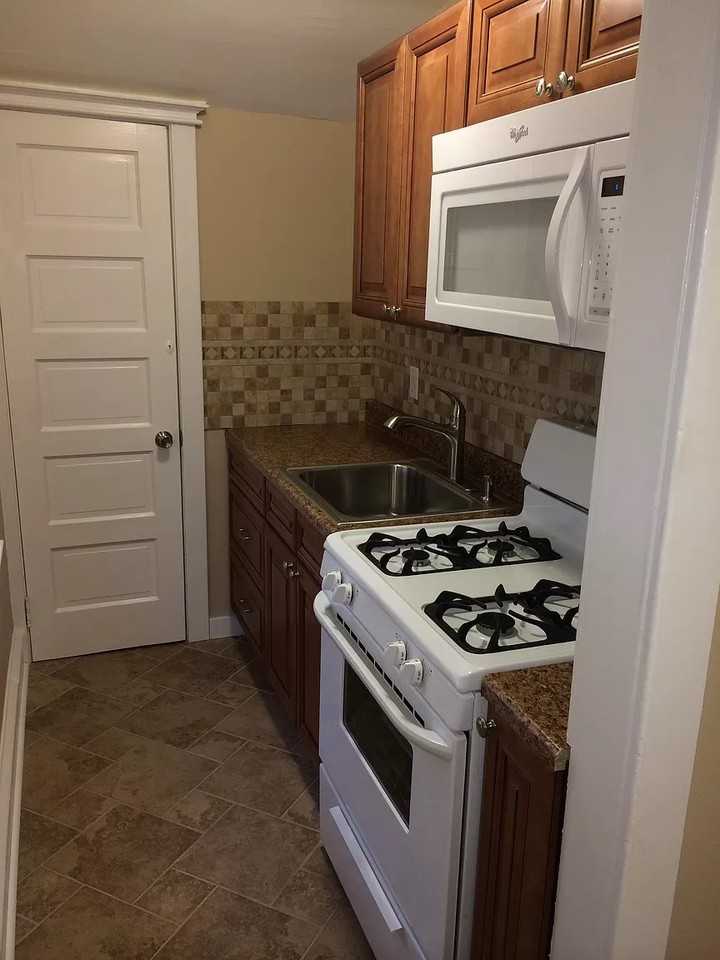 215 Magnolia Ter #B - Photo 3 of 31