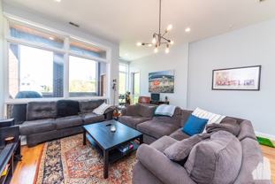 1133 W Addison St #3 - Photo 1 of 1