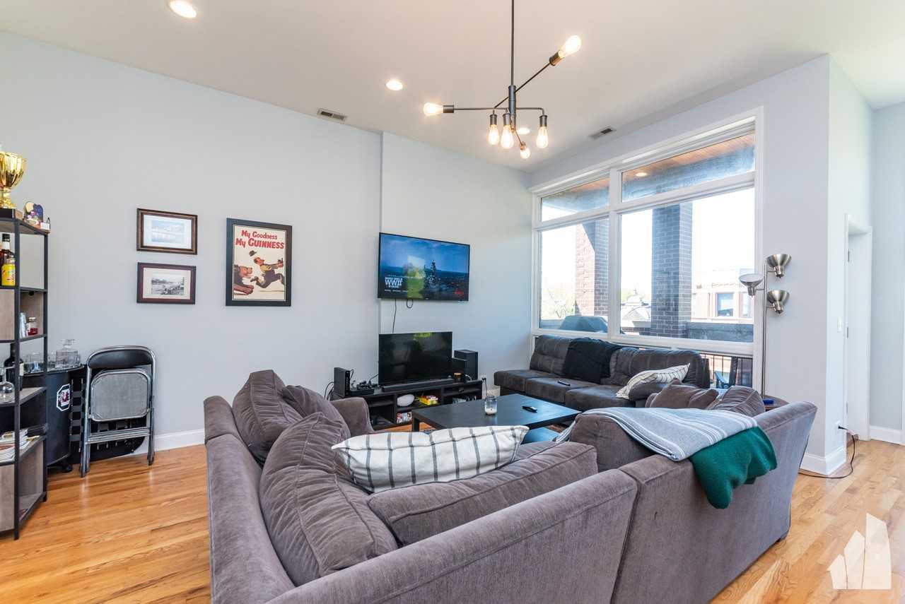 1133 W Addison St #3 - Photo 2 of 13