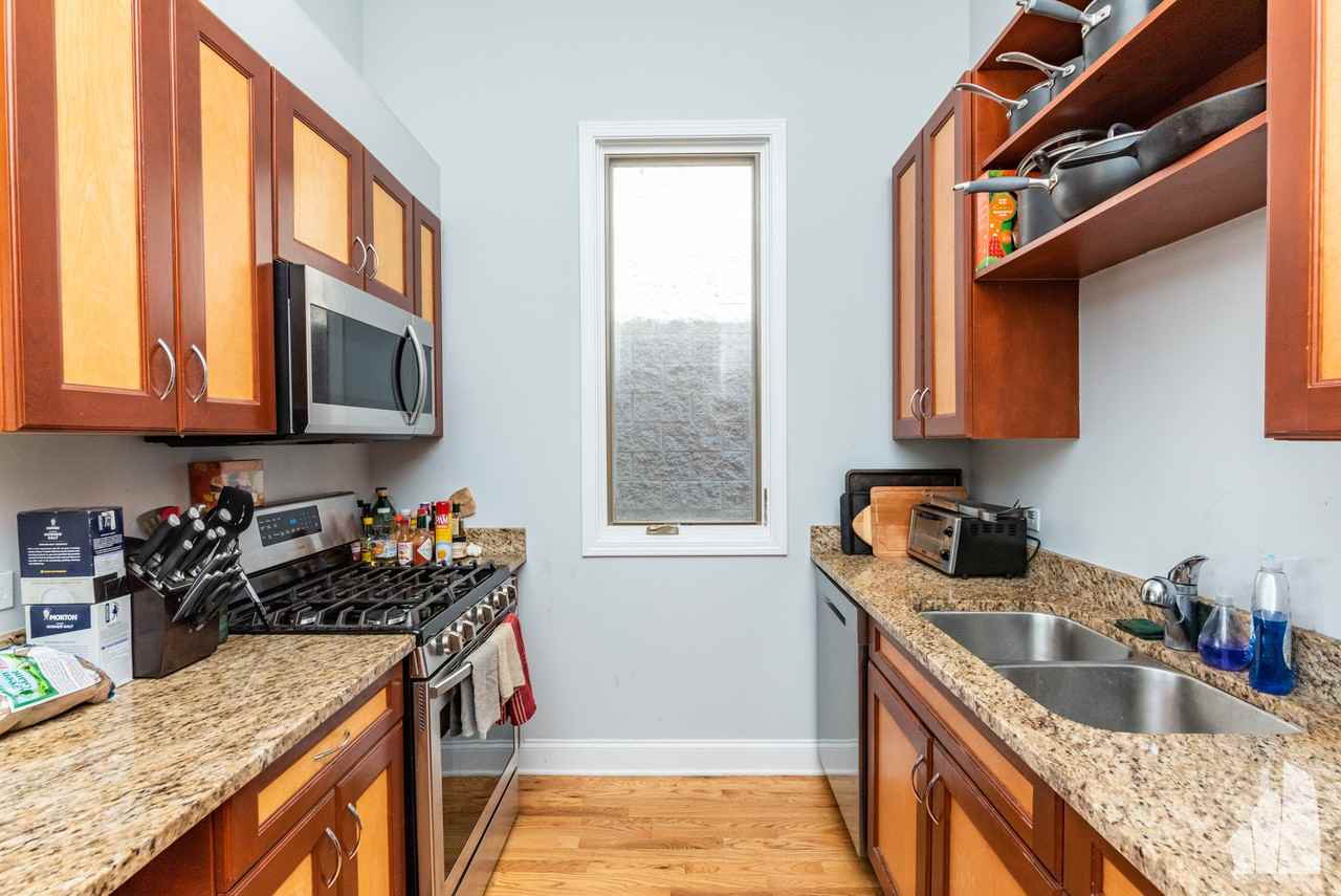 1133 W Addison St #3 - Photo 3 of 13