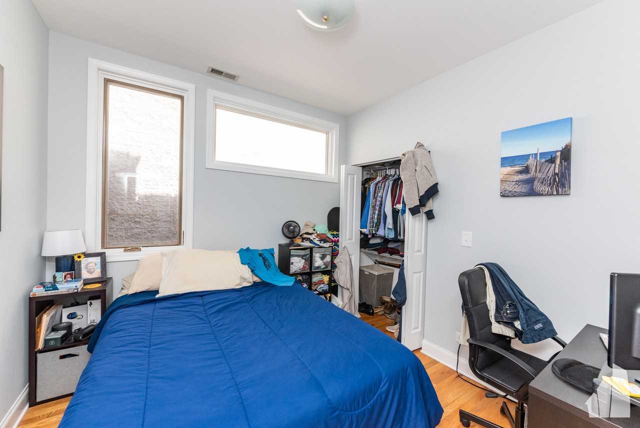 1133 W Addison St #3 - Photo 6 of 13