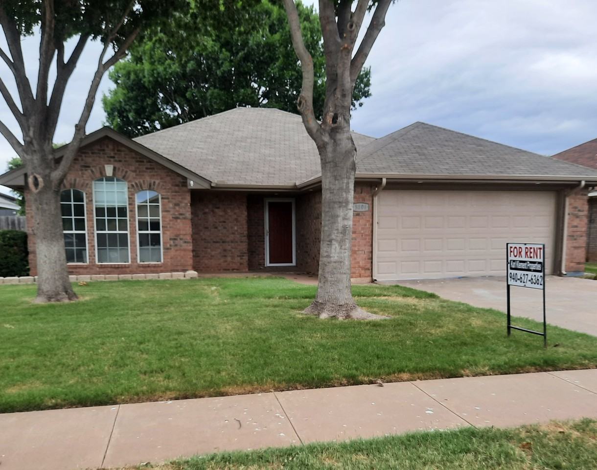 5008 Bayberry Dr #NA - Photo 3 of 36