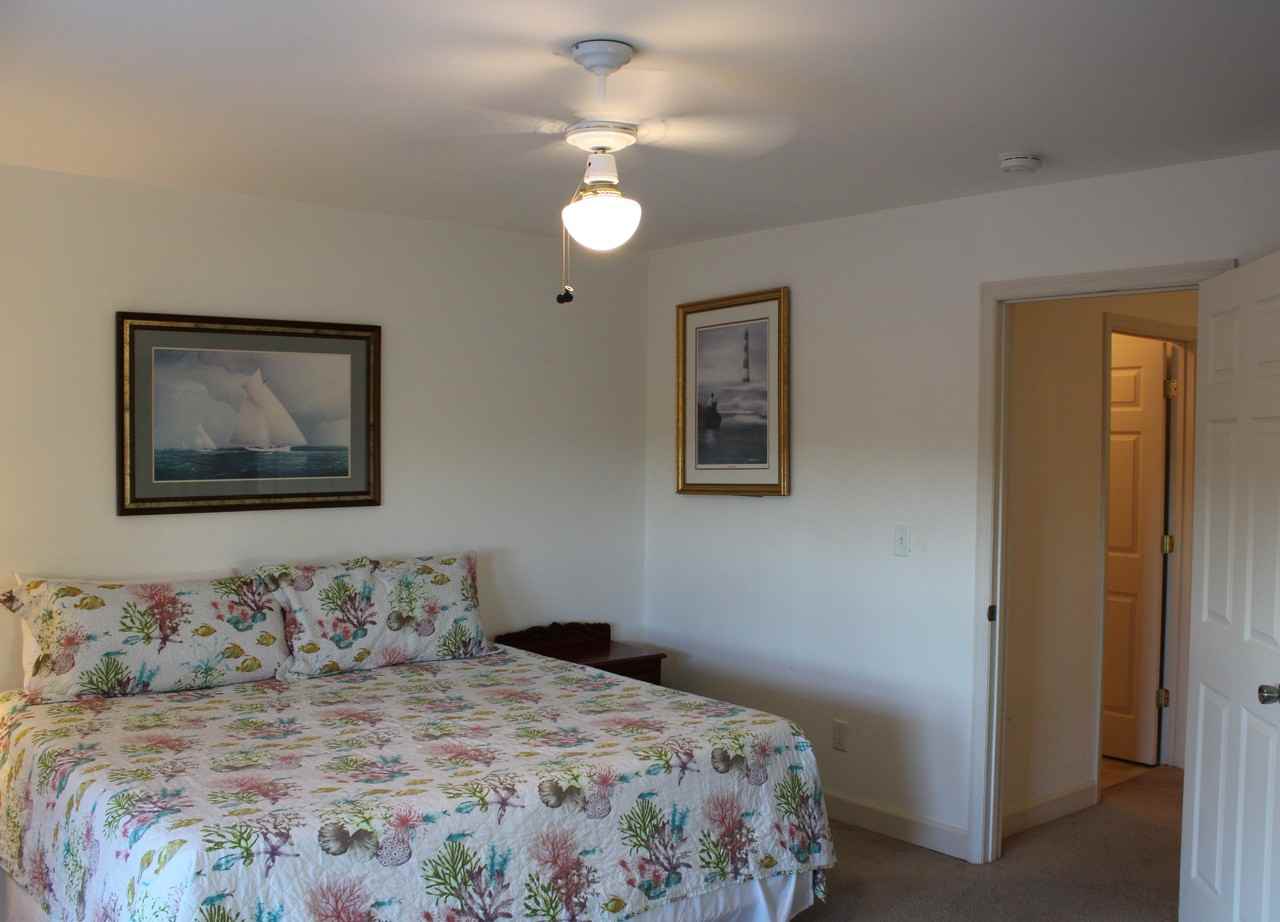 81 Center St #B - Photo 3 of 9