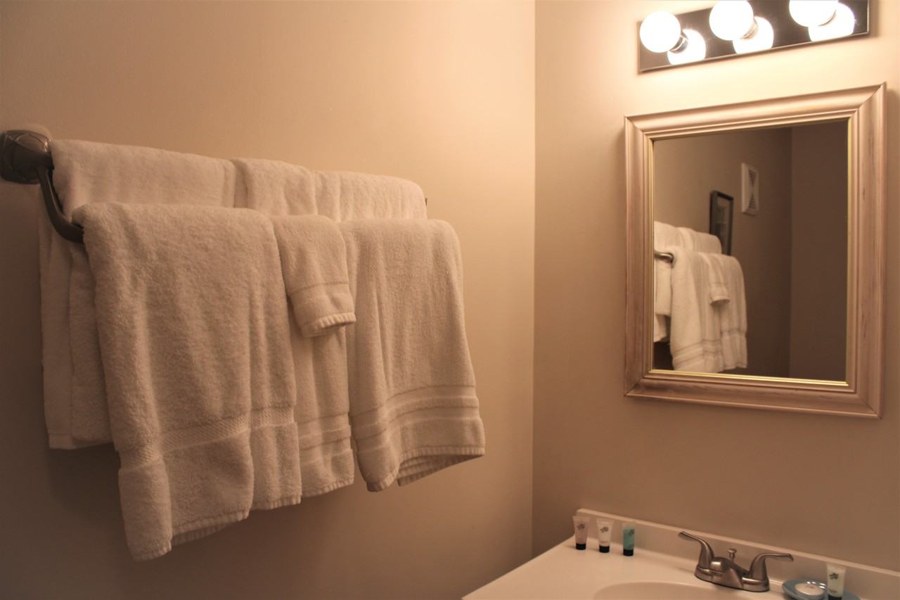 81 Center St #B - Photo 4 of 9