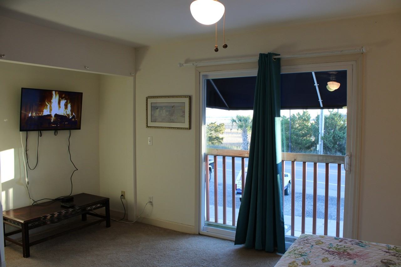 81 Center St #B - Photo 6 of 9