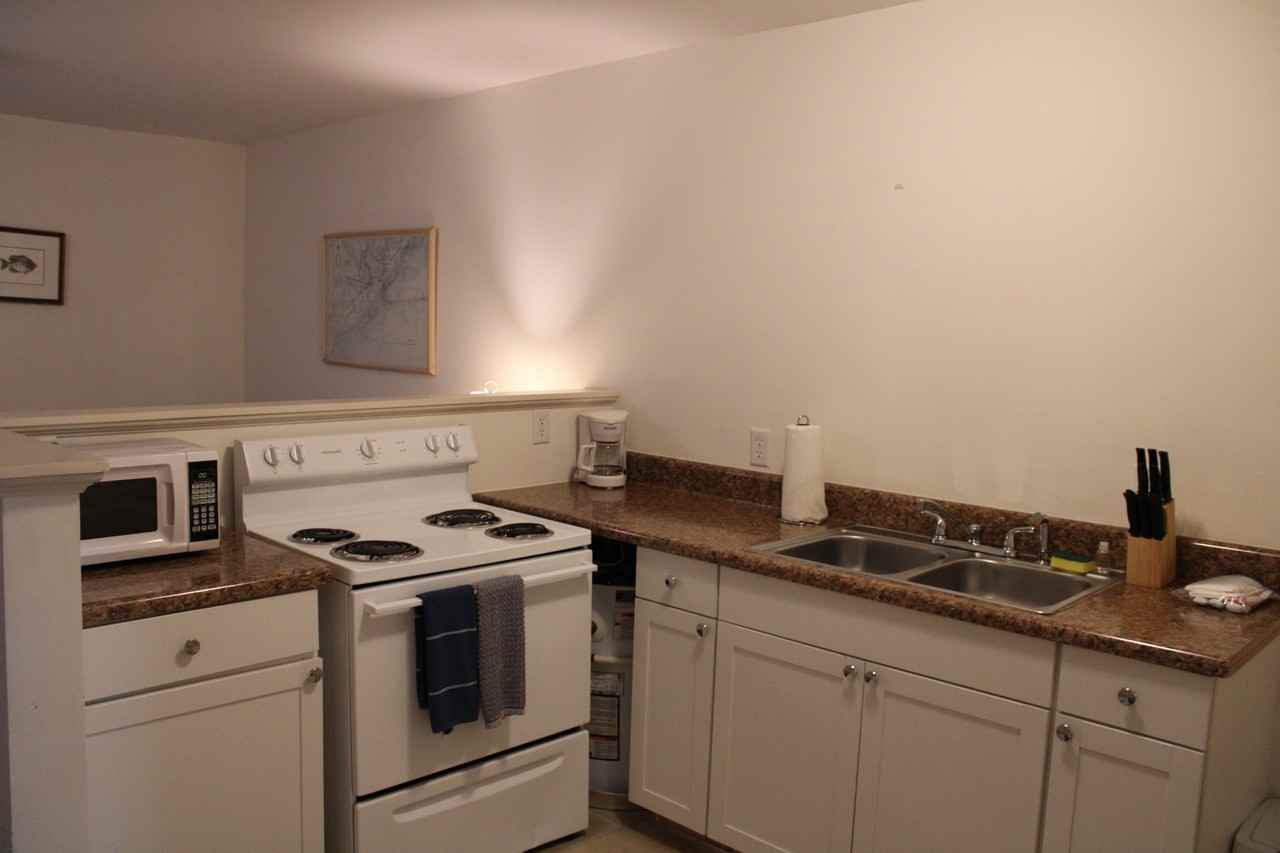 81 Center St #B - Photo 7 of 9