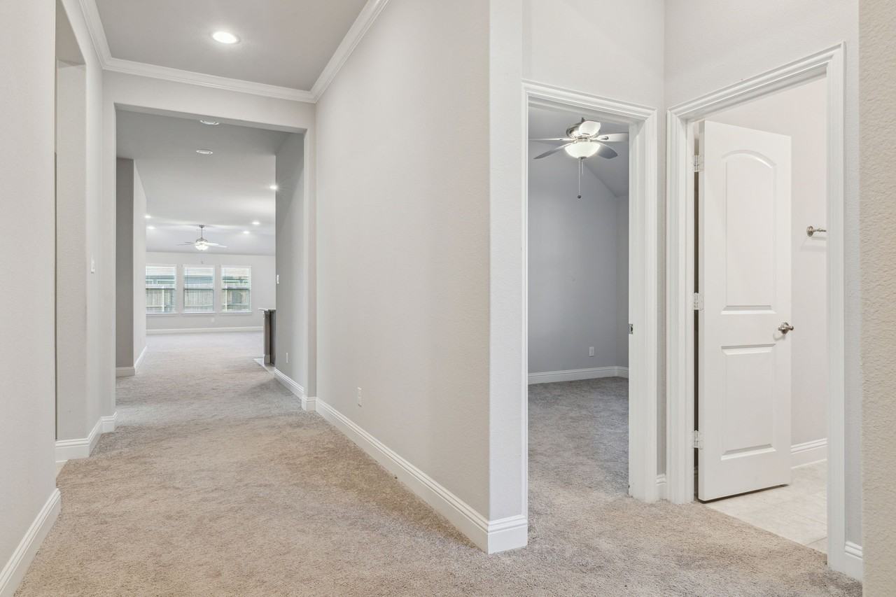 548 Bradley Dr #NA - Photo 3 of 20
