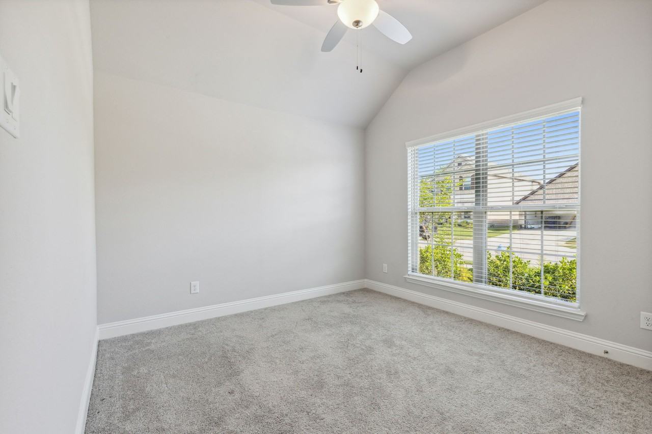 548 Bradley Dr #NA - Photo 4 of 20