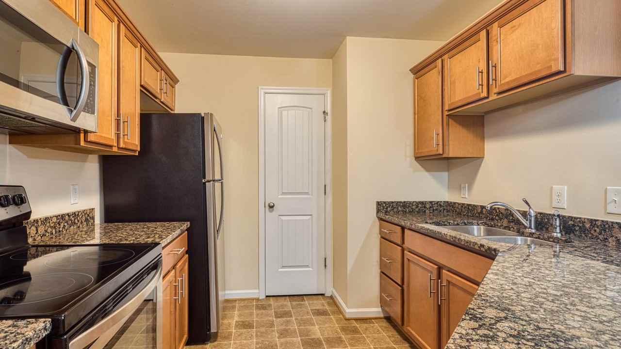 Jefferson Forest Manor - Photo 2 of 24