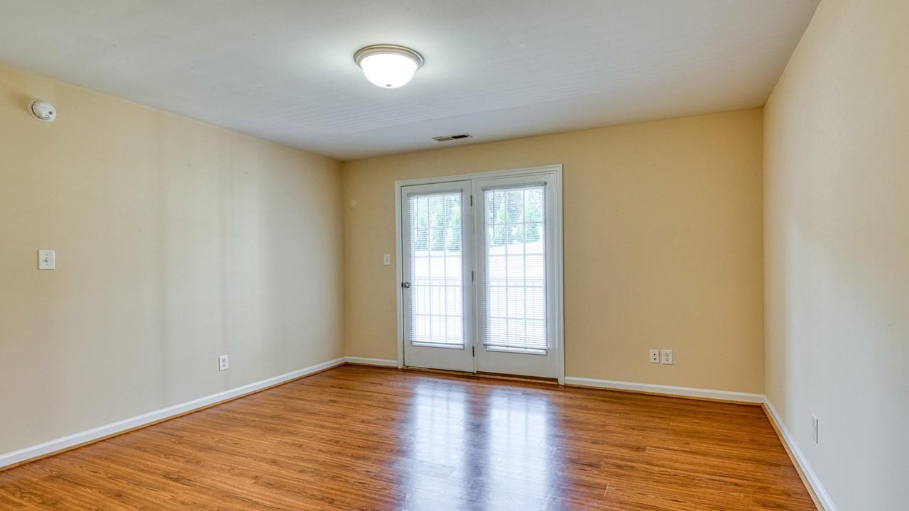 Jefferson Forest Manor - Photo 3 of 24