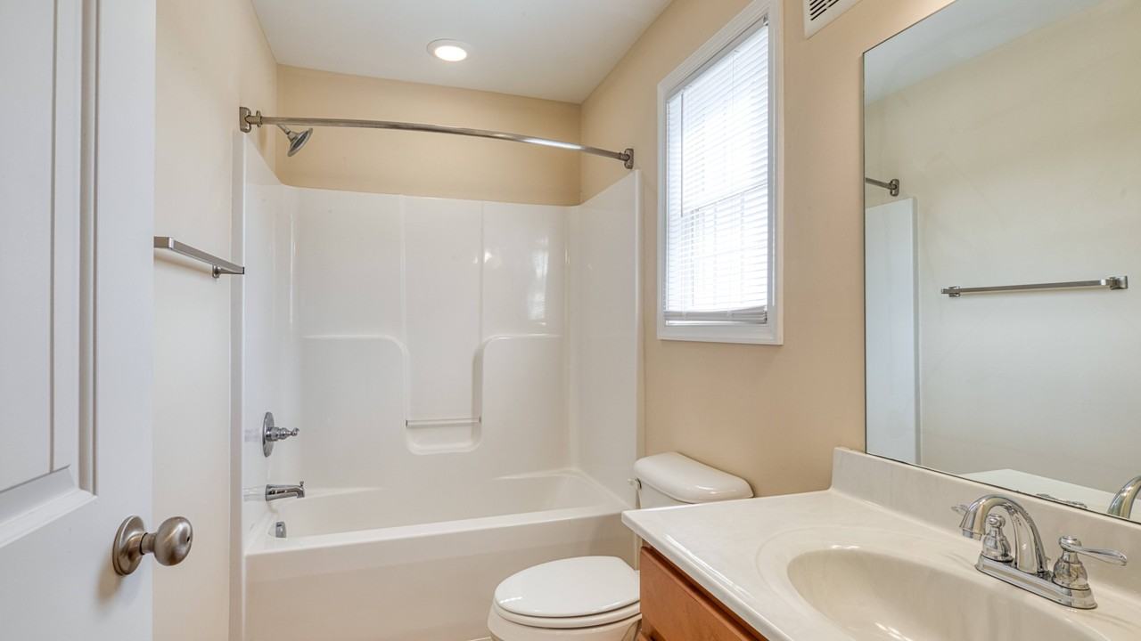 Jefferson Forest Manor - Photo 7 of 24