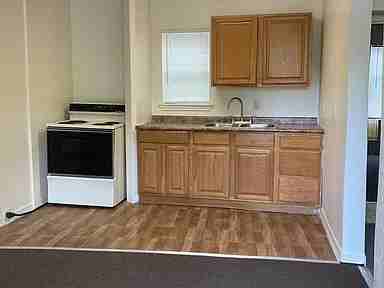 715 East Avenue North - Photo 3 of 11