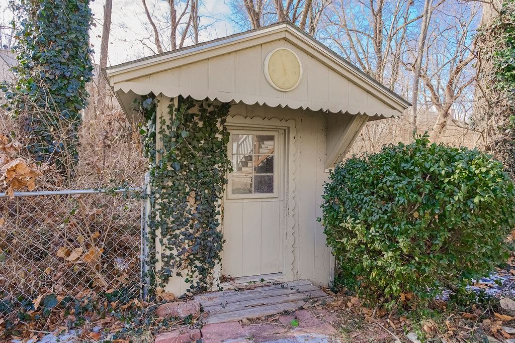 815 East 118 Terrace - Photo 3 of 32