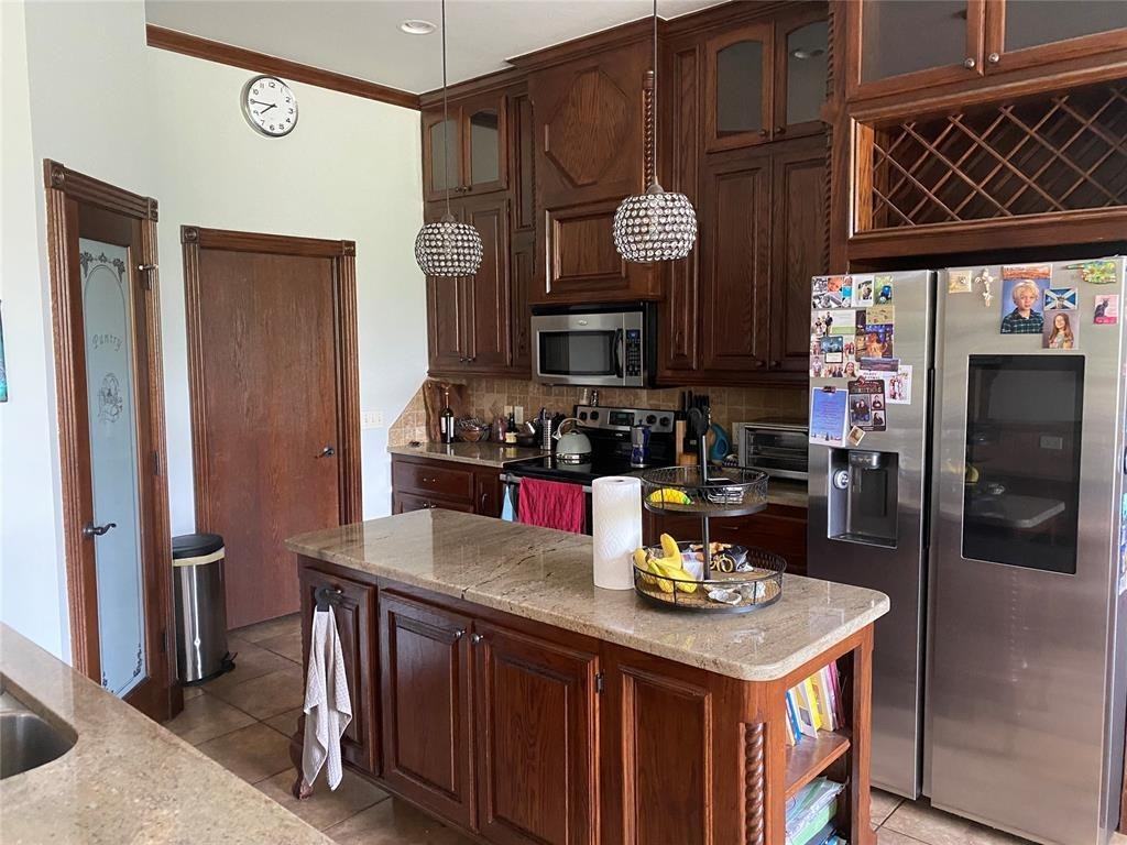 9404 Emily Lane - Photo 4 of 11