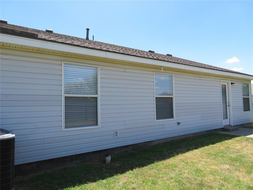 15421 Acacia Rd - Photo 5 of 24