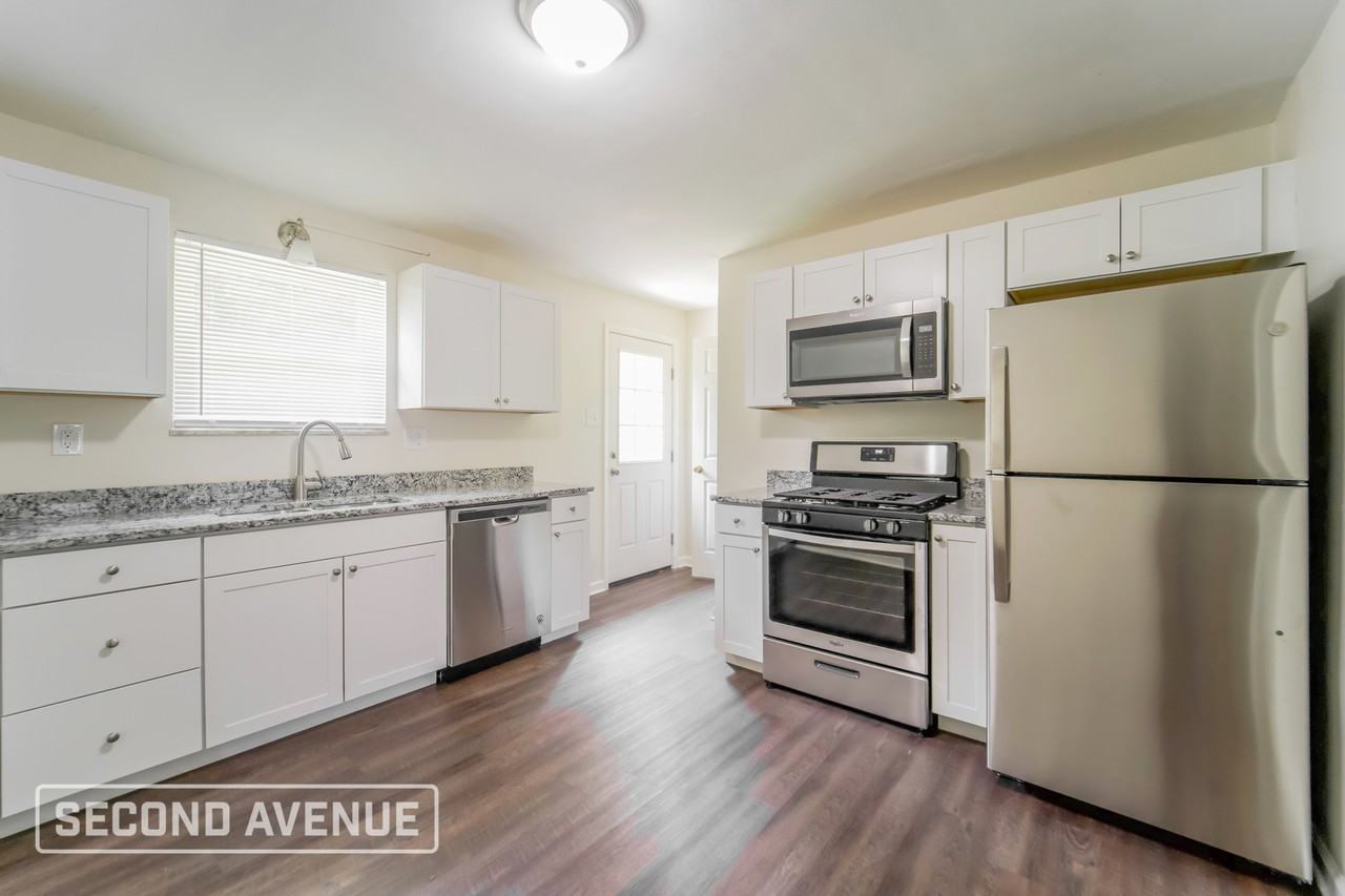 1211 Main St - Photo 2 of 20