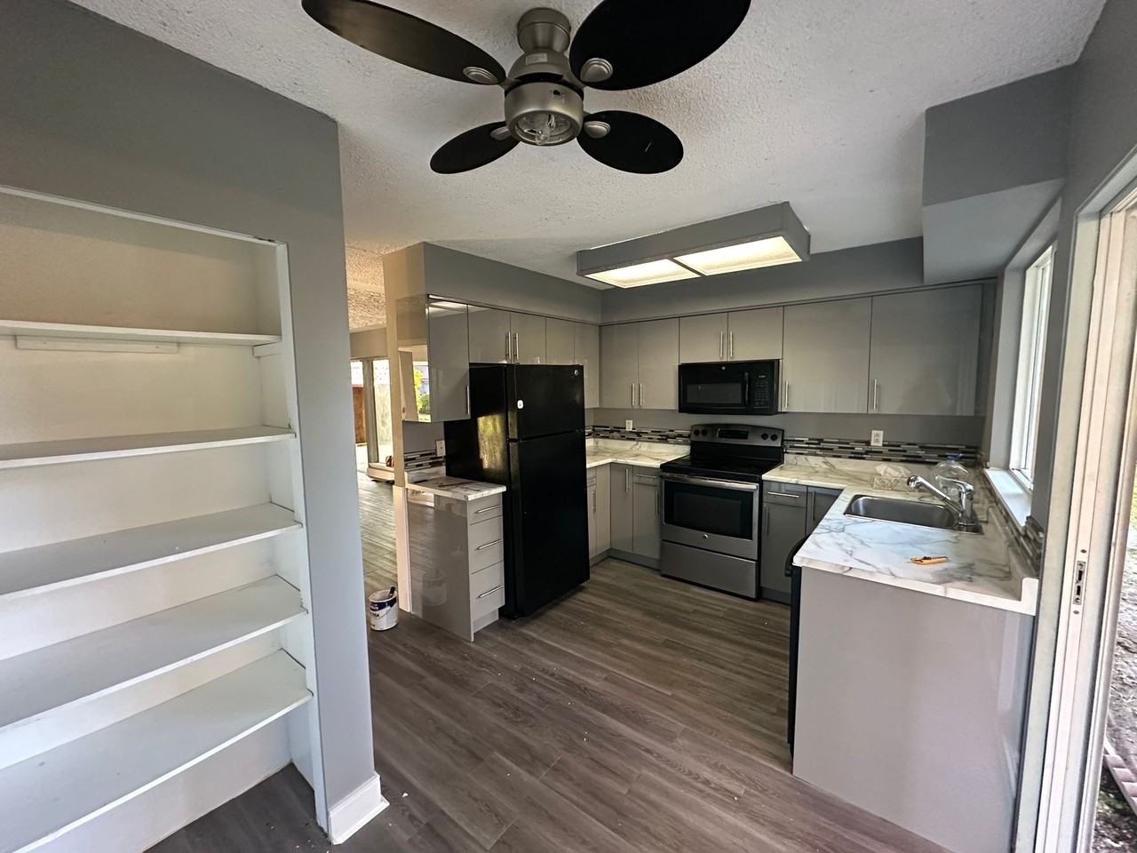 11808 Burnett Street - Photo 3 of 16