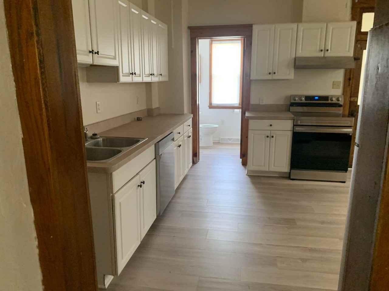 160 S Franklin St - Photo 3 of 11